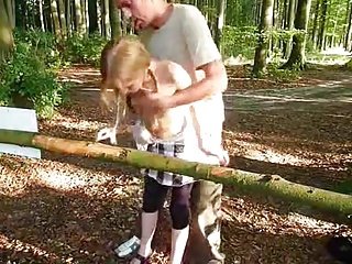 Hot Exhib Teen fuck in een openbaar park 