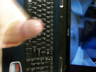 Cumming xem một footjob nóng