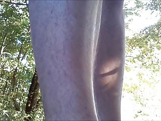 Naked jalutuskäigu metsas