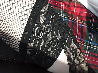 Baby fil kalzetti fishnet seduta fil- karozza