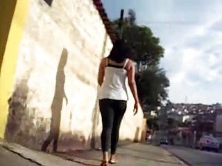Gostosa MORENA Caminhando