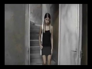 الشباب في سن المراهقة ركوب الرجل العجوز