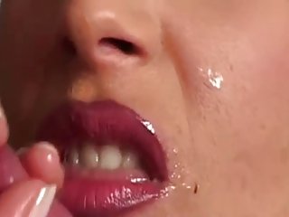 Hot Kermainen huulipuna Cumshot