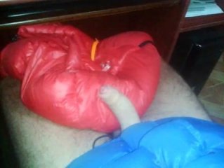 Cum Shiny sleeping bag red.