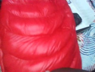 Gozada gostosa em cima do sleeping bag.
