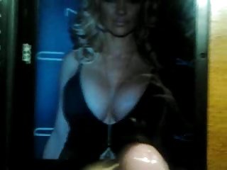 Pamela Anderson cum tribut