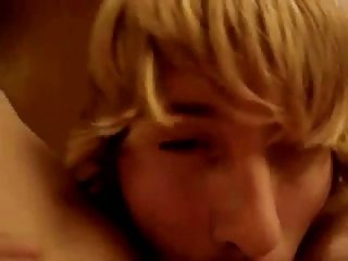 surfer blonde avec grosse bite mange et baise son gf