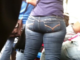 Candid Latina Booty på NYC Bus 1