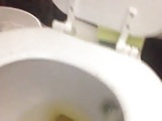 Zázvor parížskej Pissing a hovoriť špinavý