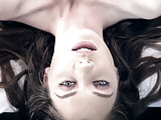 Virgin 18yo Elena Koshka külastab arsti