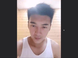 chàng trai đẹp trai Trung Quốc giật